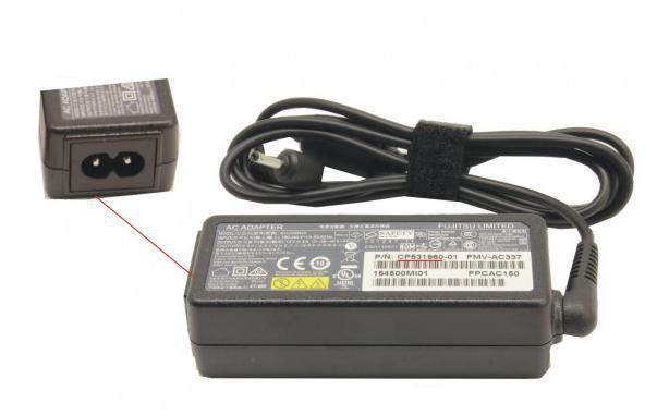 Fujitsu FUJ:CP531960-XX AC-Adapter 