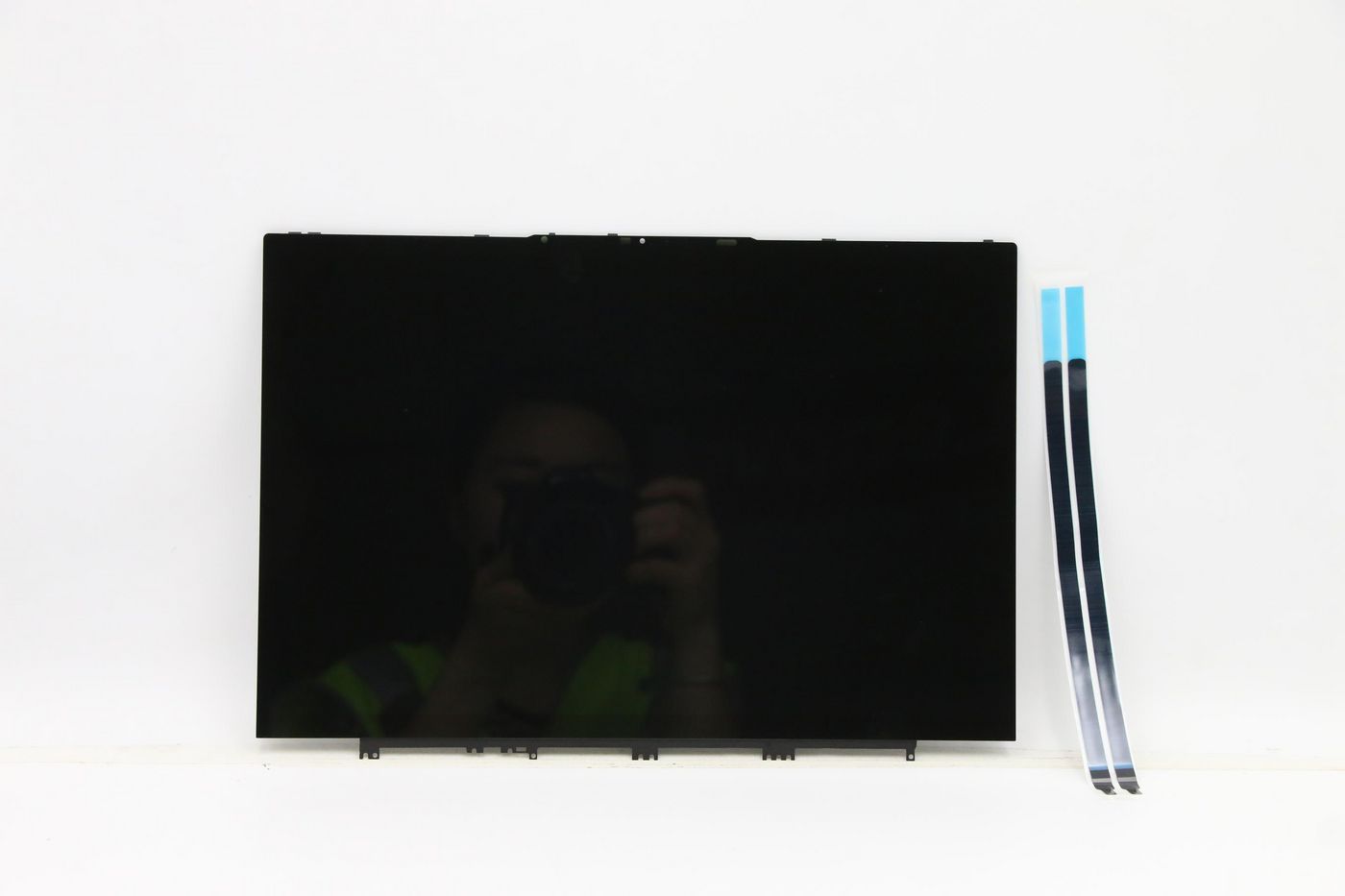 LCD module with 0.2g adhesive