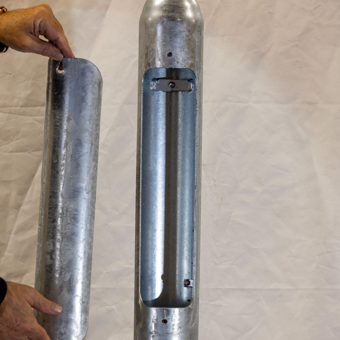 Charging box pole 108-60 