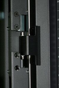 APC NetShelter SX 48U 600mm x 1070mm, without doors, black - W124545503