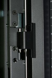 APC 42U, 600mm (W) x 1070mm (D), Black, Shock Packaging - W125091267
