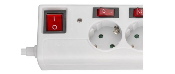 MicroConnect 6-way Schuko Socket 1.5M White with Surge Protection - W125850724
