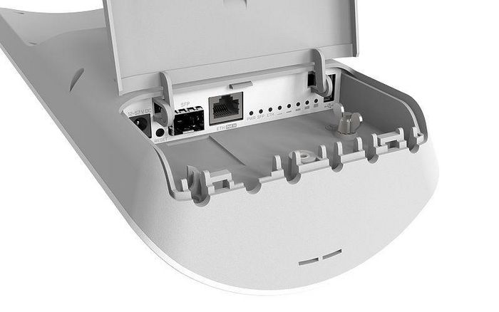 MikroTik 802.3af/at, 1 x 10/100/1000 Ethernet ports, 140 x 348 x 82 mm - W125844200