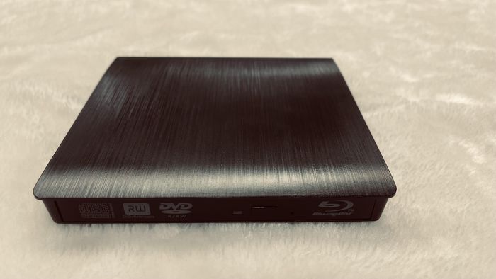 CoreParts BluRay RW External Drive Burner SATA Interface with USB2.0 upto a maximum og 5Gpbs data transfer. Single Cable for Power and Data - W126465577