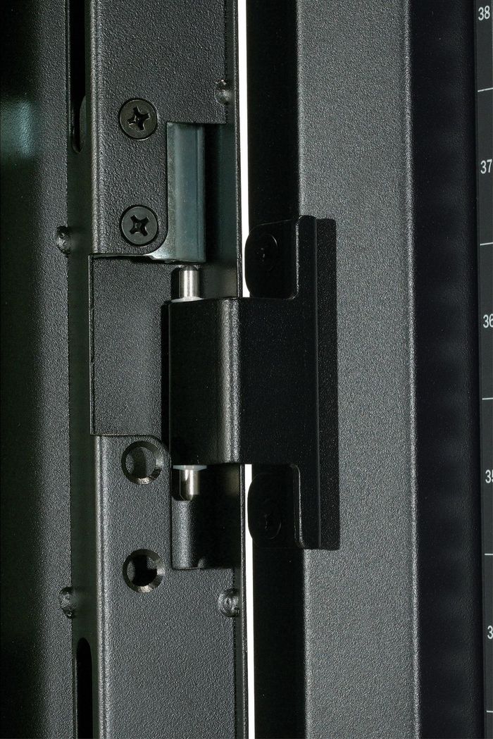 APC NetShelter SX 42U 600mm Wide x 1070mm Deep Enclosure with Sides Black - W125145005