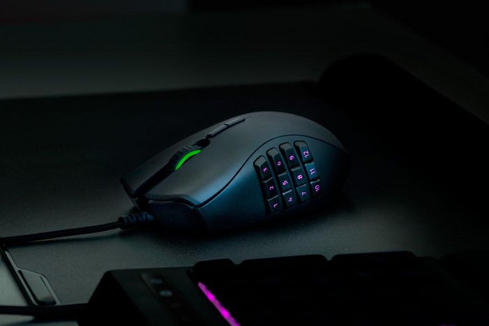 Razer 16000 DPI 5G optical sensor, 1000 Hz Ultrapolling, 3 interchangeable side plates with 2, 7 and 12-button configurations, 74 x 119 x 43 mm, 120 g - W124683684
