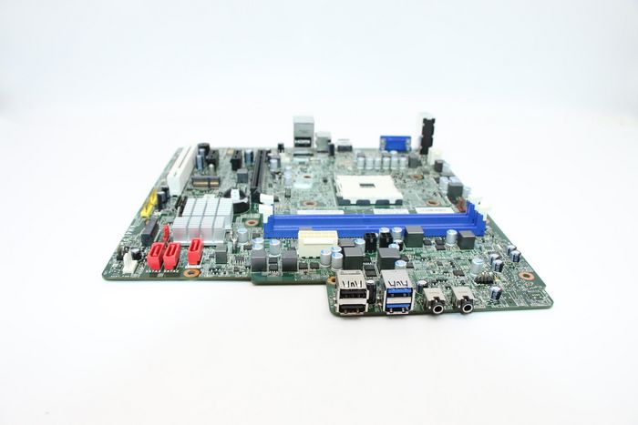 Lenovo AMD Matisse AM4 Pro 560 WIN - W125681051