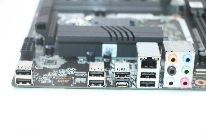 5B20W27664, Lenovo Motherboard for Intel 10th Gen processors, Z490