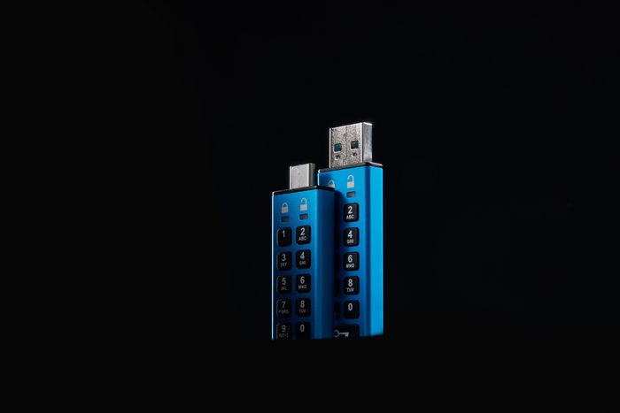 Kingston Ironkey Keypad 200 Usb Flash Drive 16 Gb Usb Type-A 3.2 Gen 1 (3.1 Gen 1) Blue - W128279307