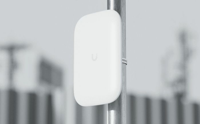Ubiquiti Sleek, clip-on external antenna for the Swiss Army Knife Ultra that provides 90-degree directional, extended range coverage. - W128832092